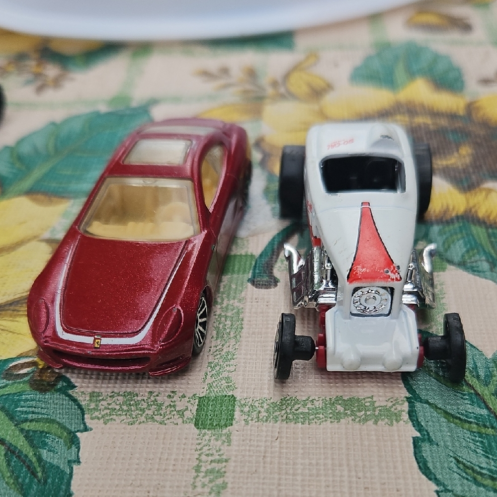 Set Of Two Hot Wheels Ferrari And Roadster